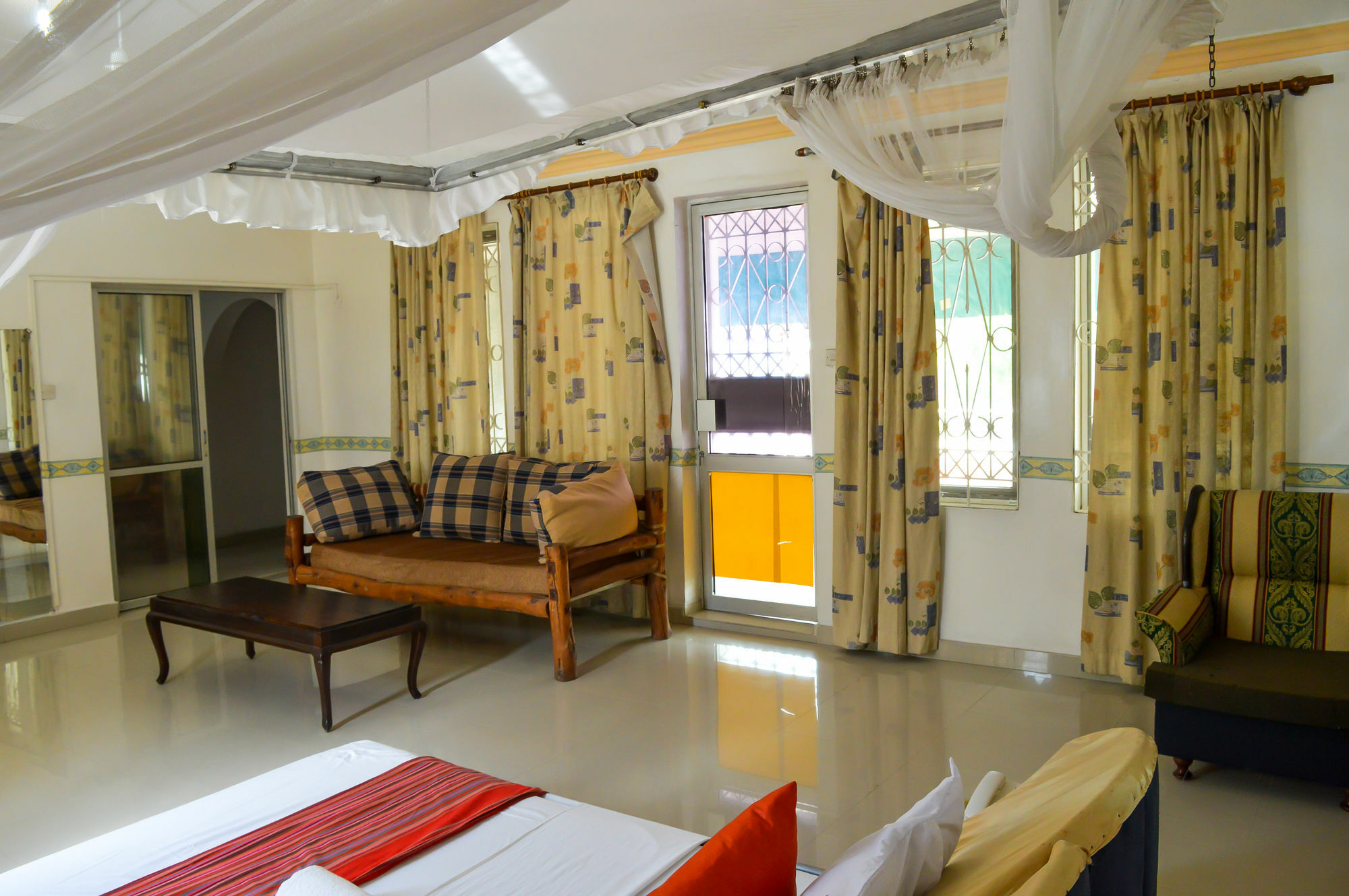 Sanana Conference Center And Holiday Resort Mombasa Exteriör bild